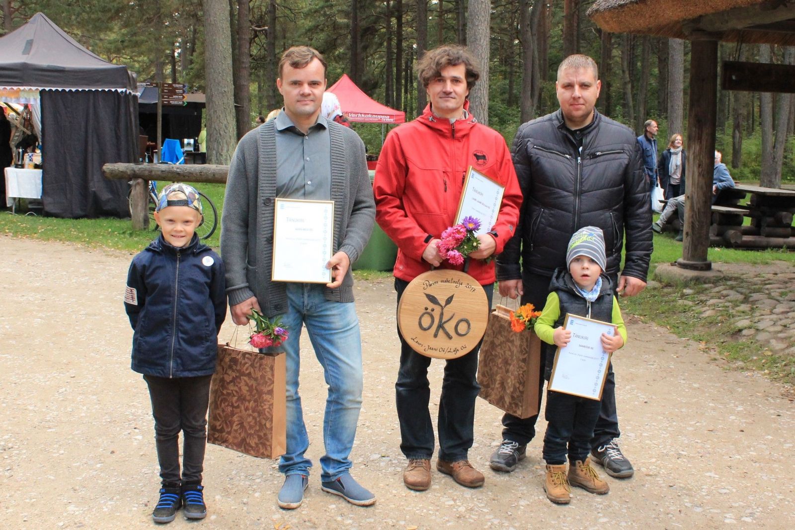 Parima mahetootja konkursi esikolmik, keskel võitja Tiit Mansberg, vasakul Raimo Mihkelson ja paremal Ivar Baumann